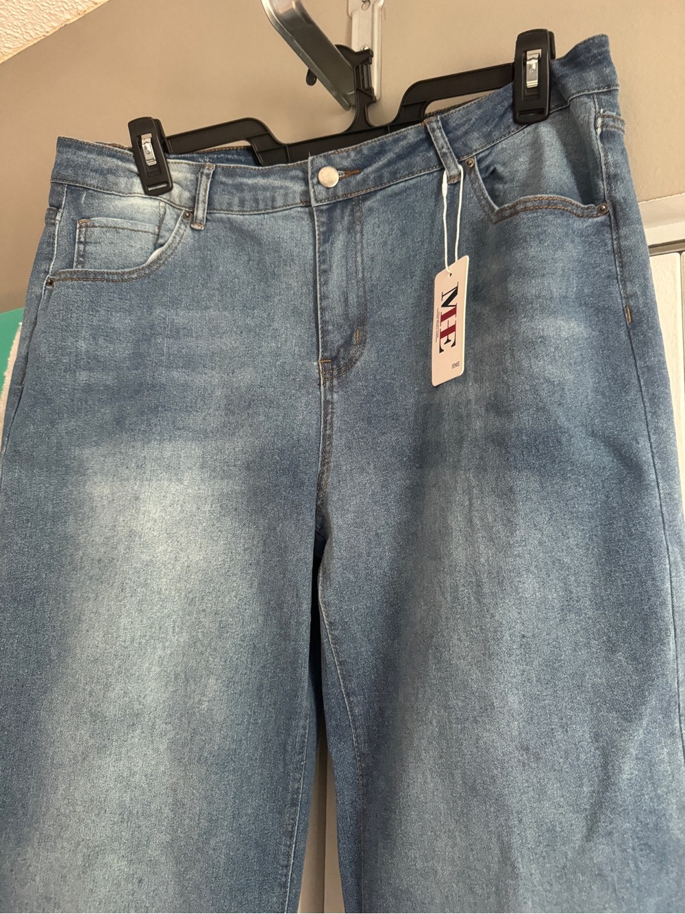 NWT Boutique Floral Embroidered Wide Leg Cuffed Jeans Size 2XL - Picture 5 of 10